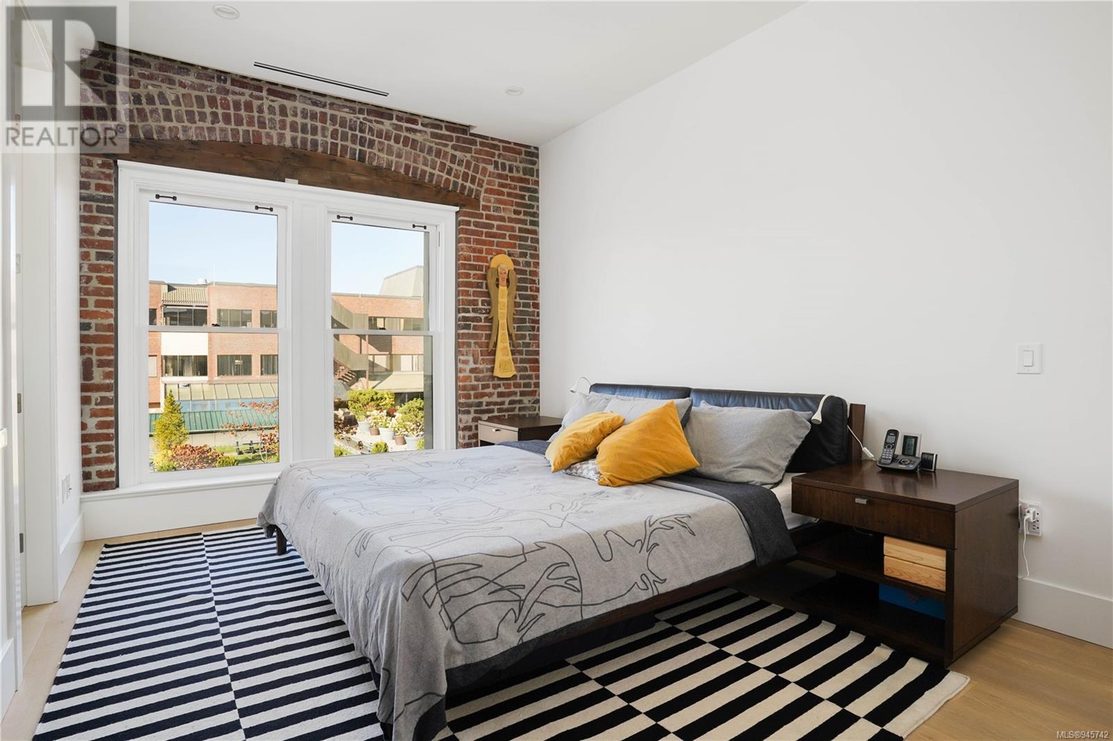410 521 Courtney St, #410