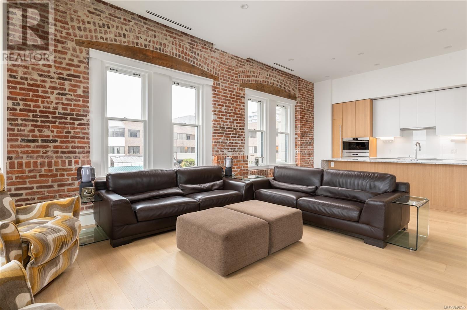410 521 Courtney St, #410