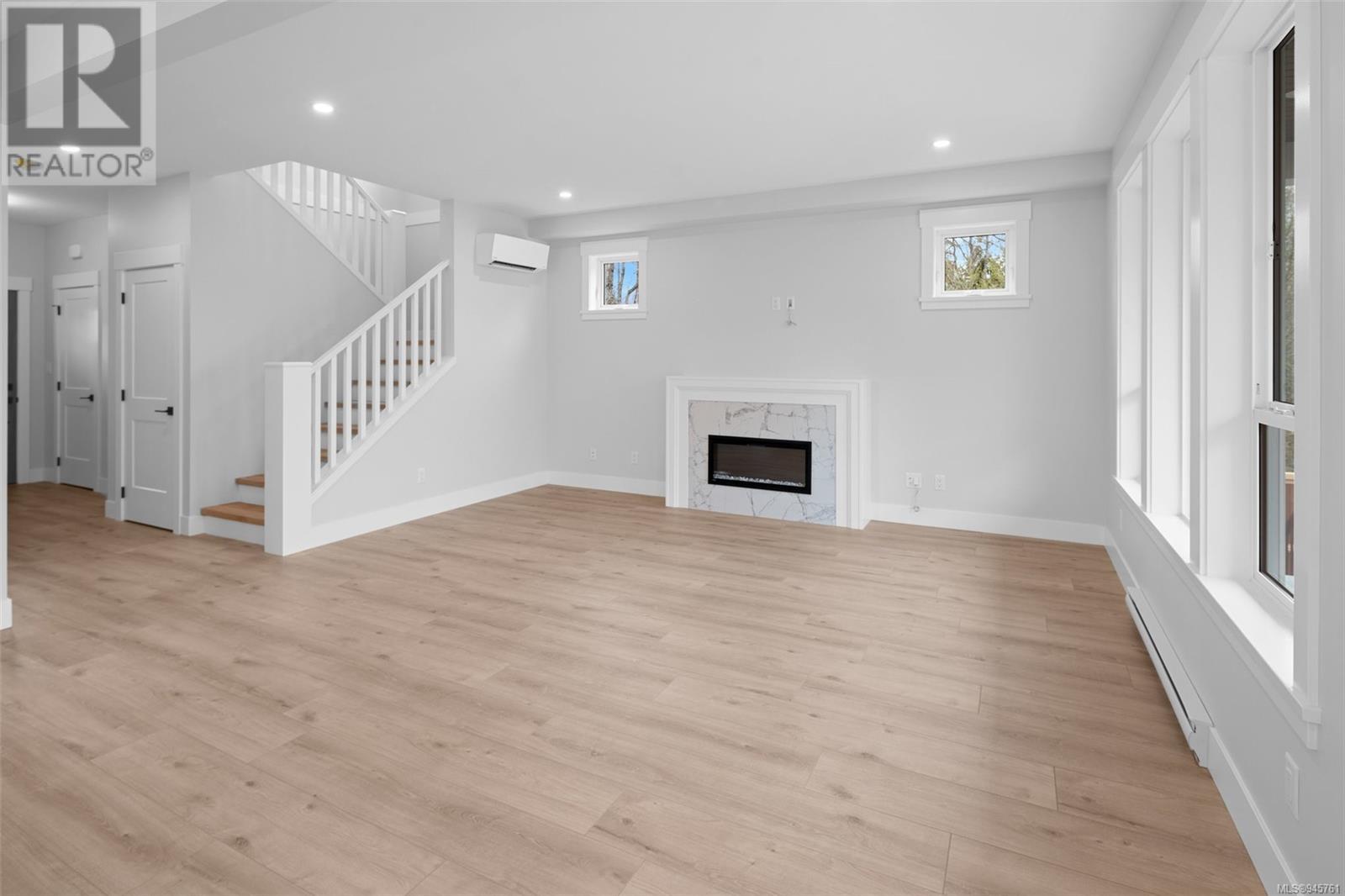 2275 Evelyn Lane