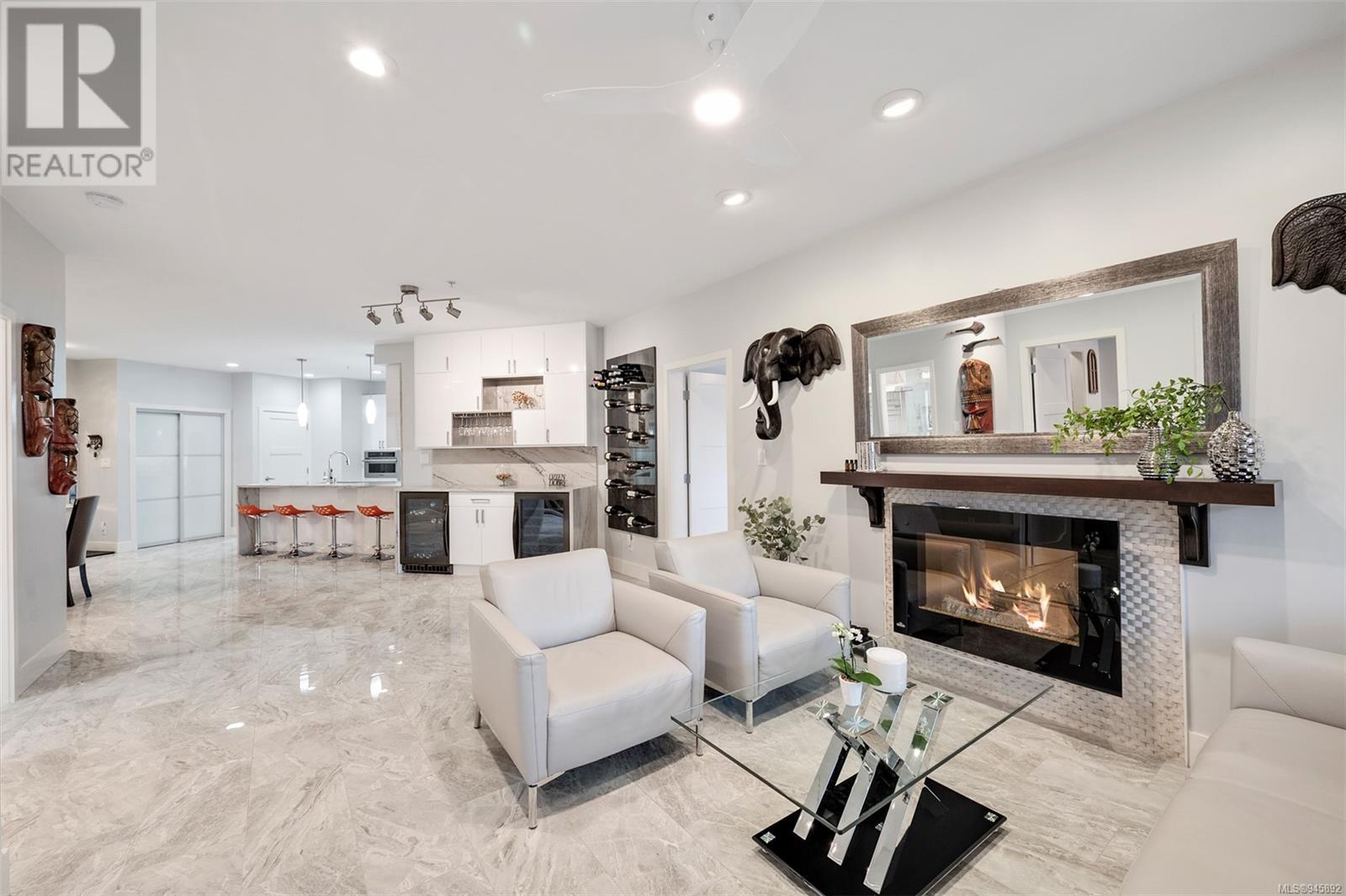 206 6591 Lincroft Rd, #206