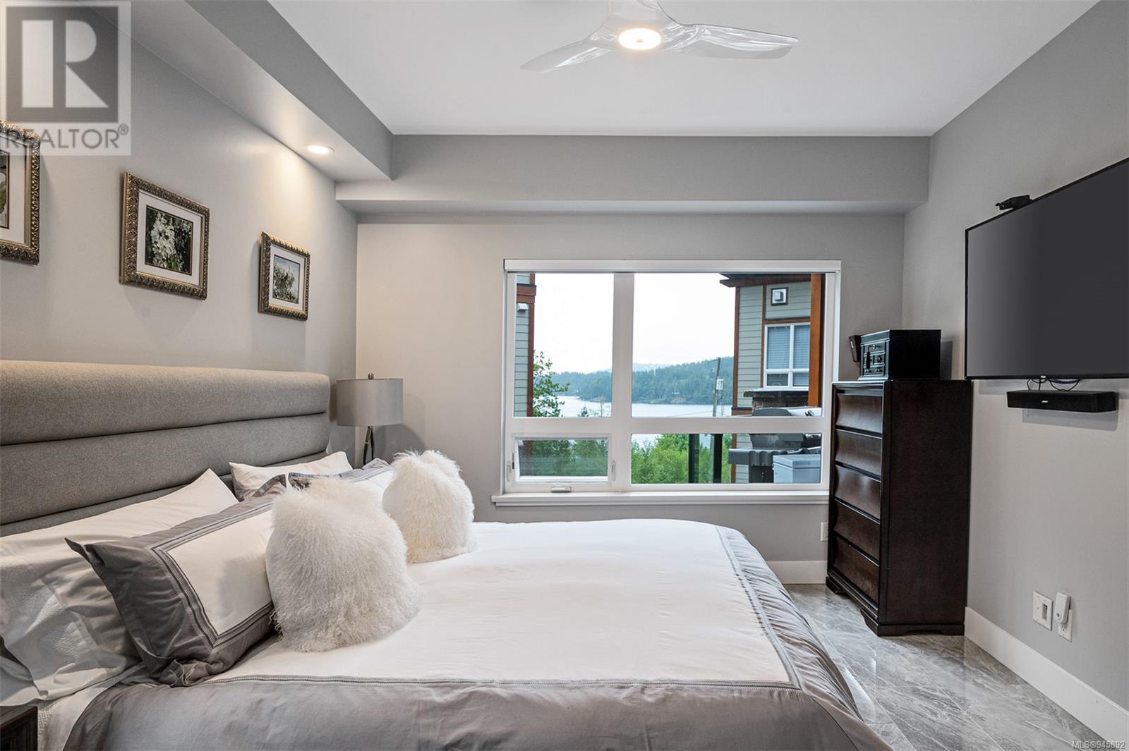 206 6591 Lincroft Rd, #206