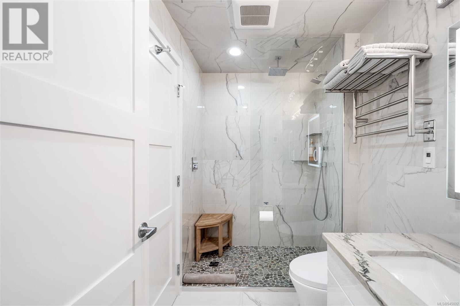 206 6591 Lincroft Rd, #206