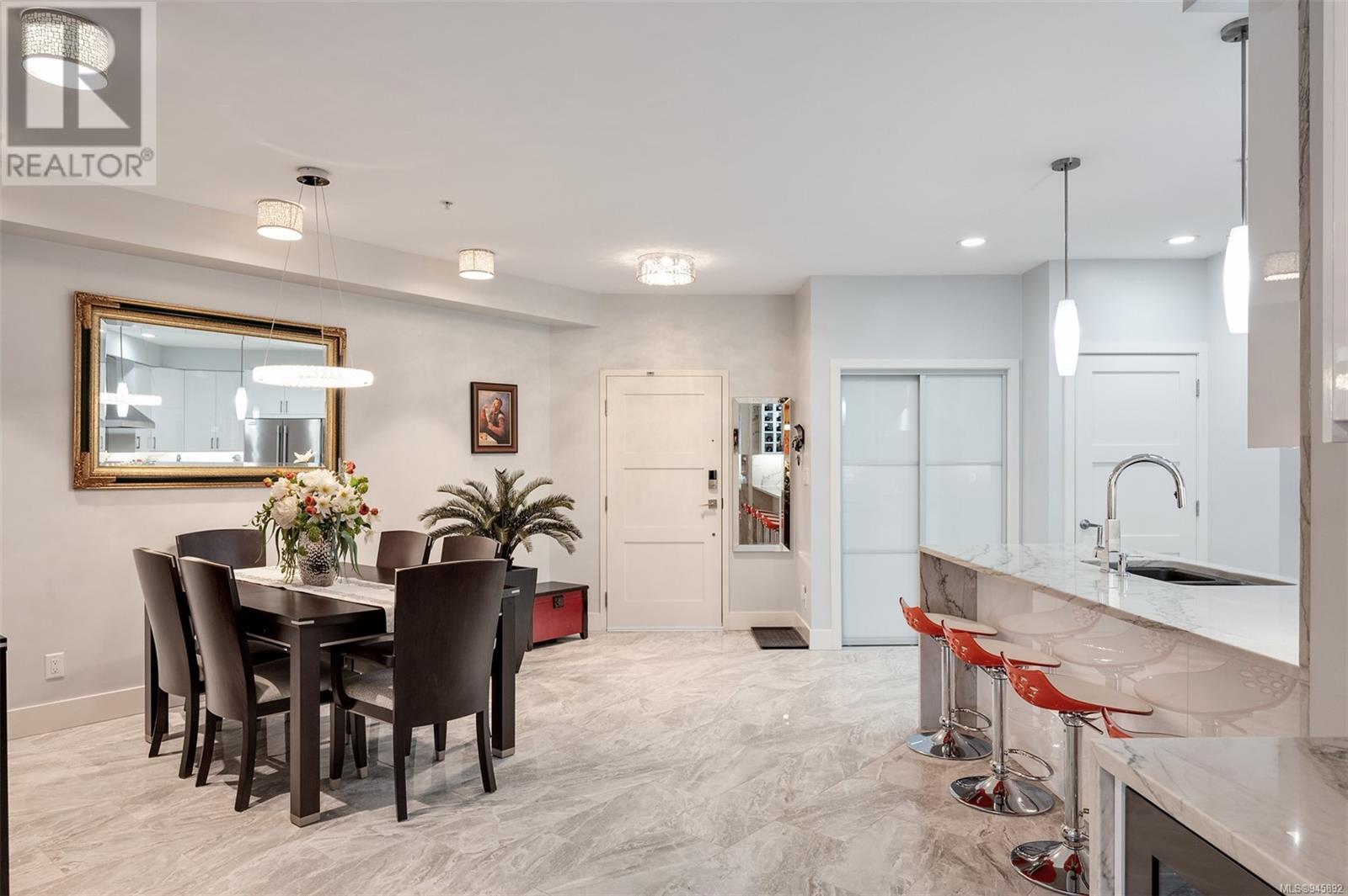 206 6591 Lincroft Rd, #206
