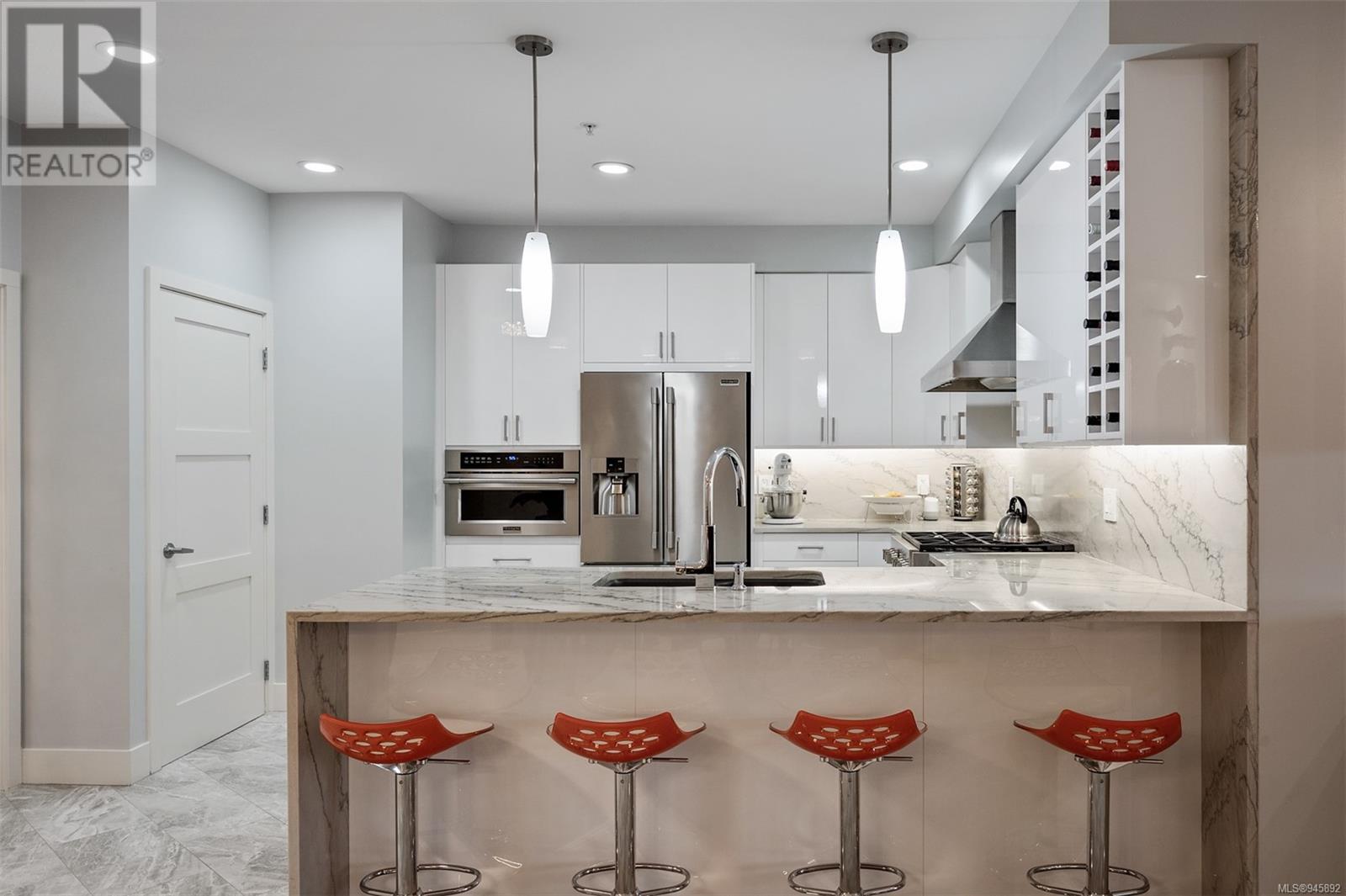 206 6591 Lincroft Rd, #206