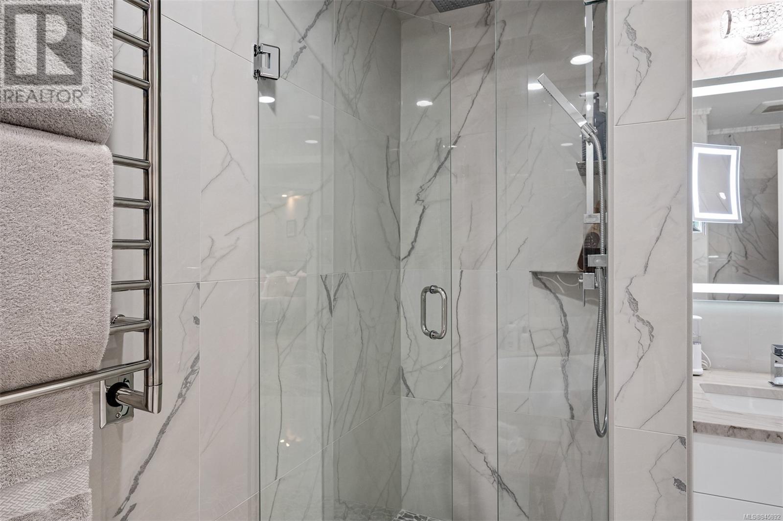 206 6591 Lincroft Rd, #206