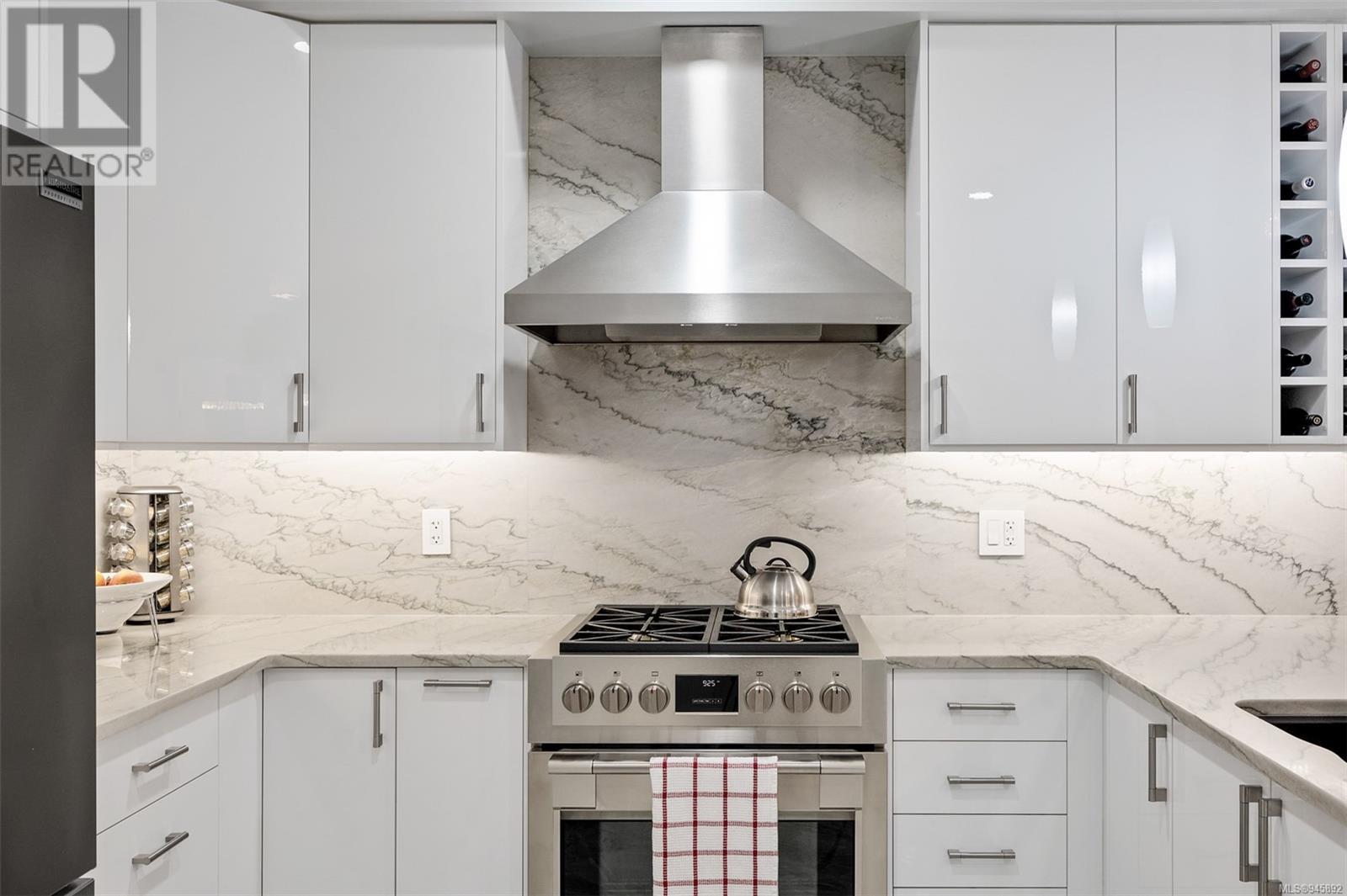 206 6591 Lincroft Rd, #206