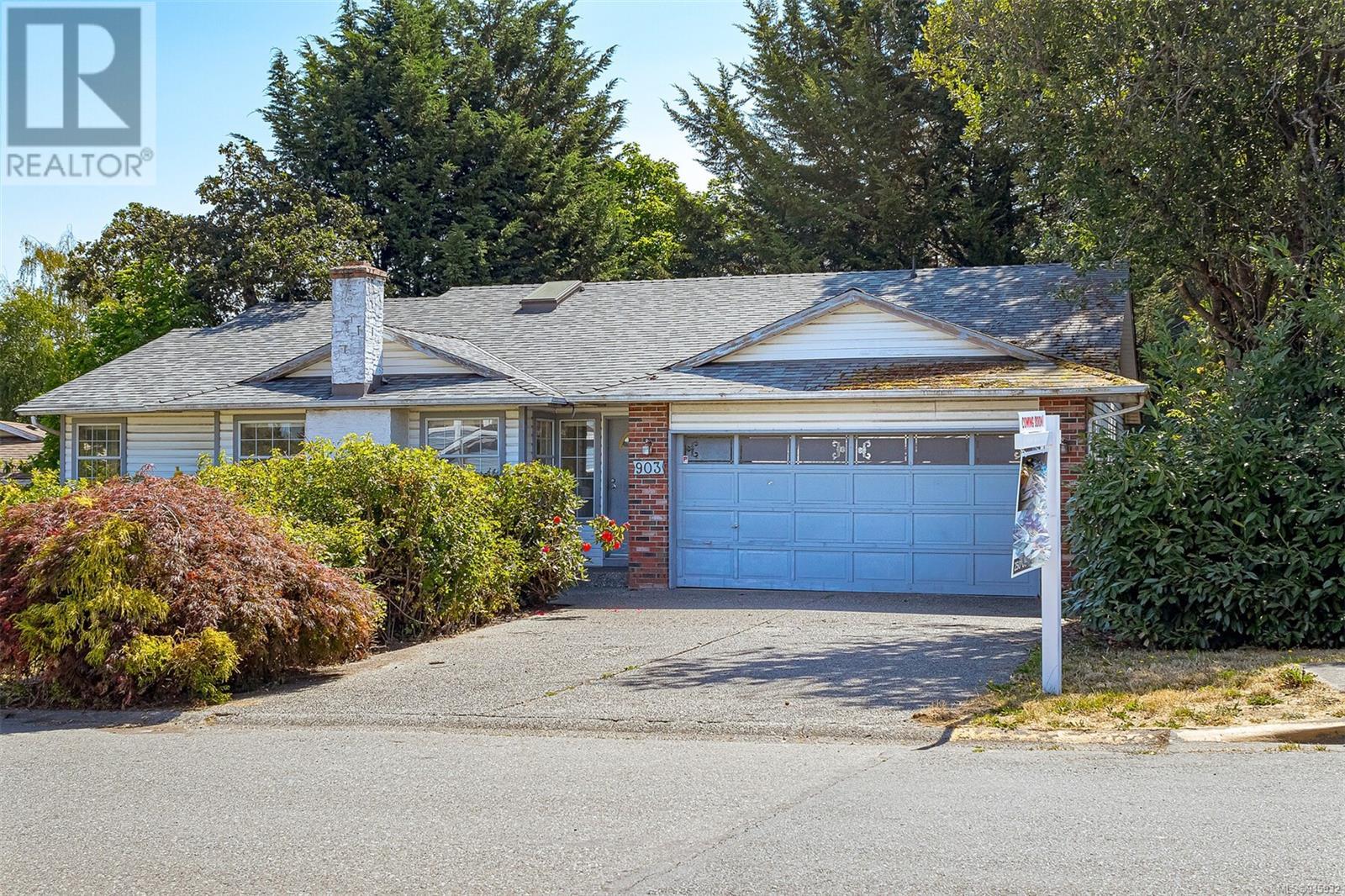 903 Yarrow Pl