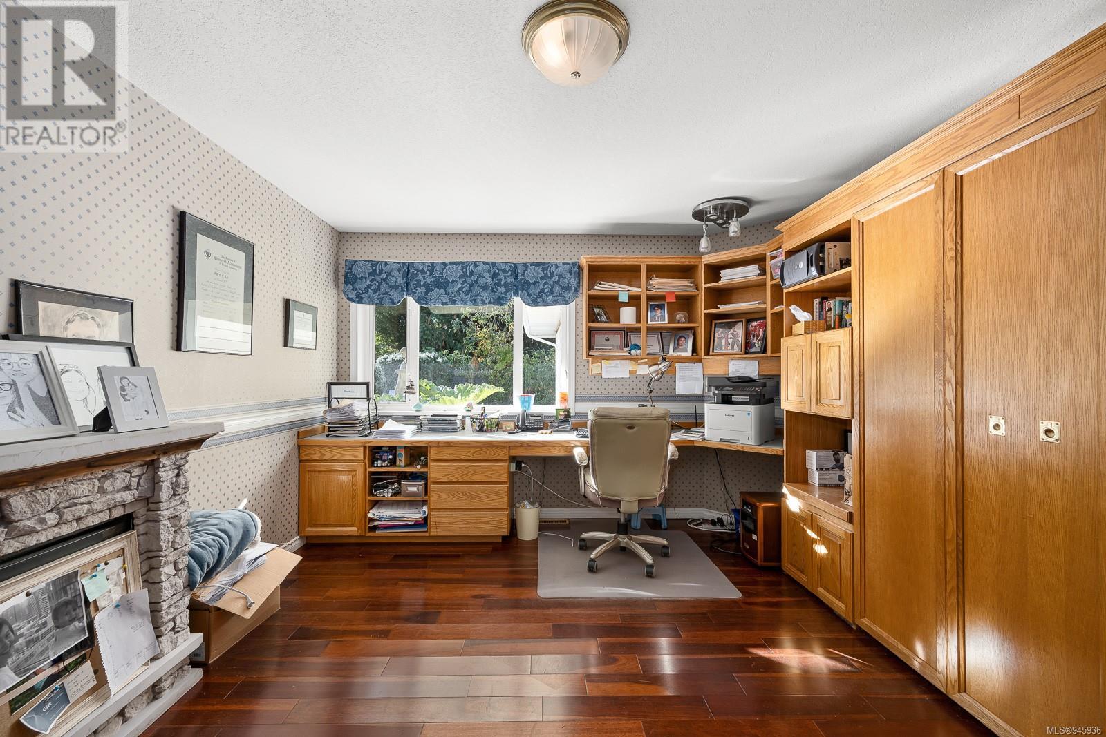 1185 Merecroft Rd