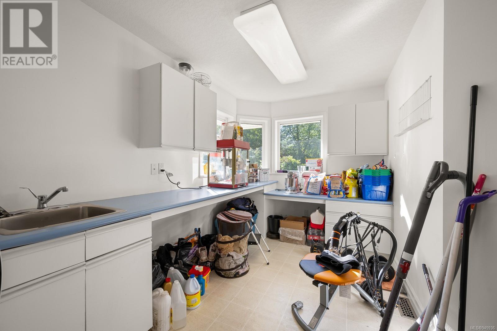 1185 Merecroft Rd