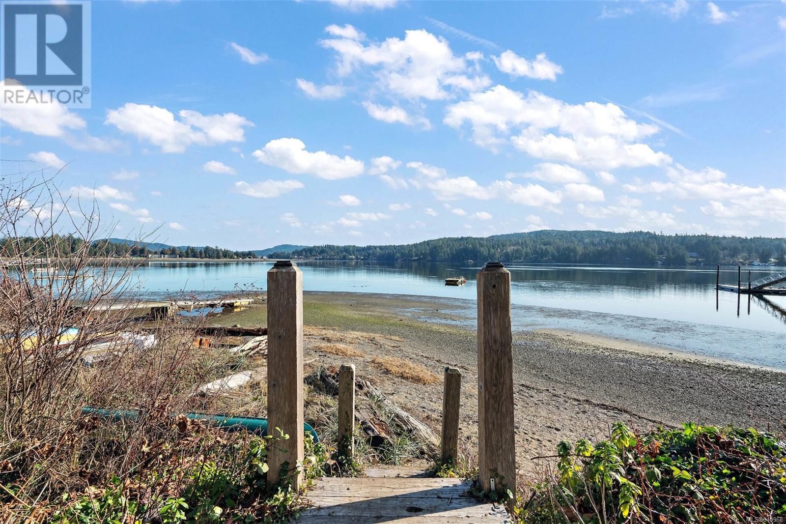 6427 Sooke Rd