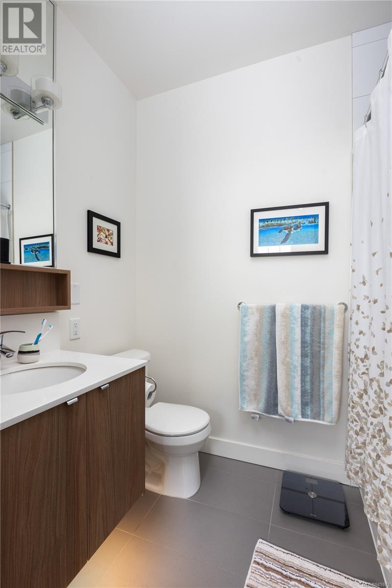 101 1015 Rockland Ave, #101