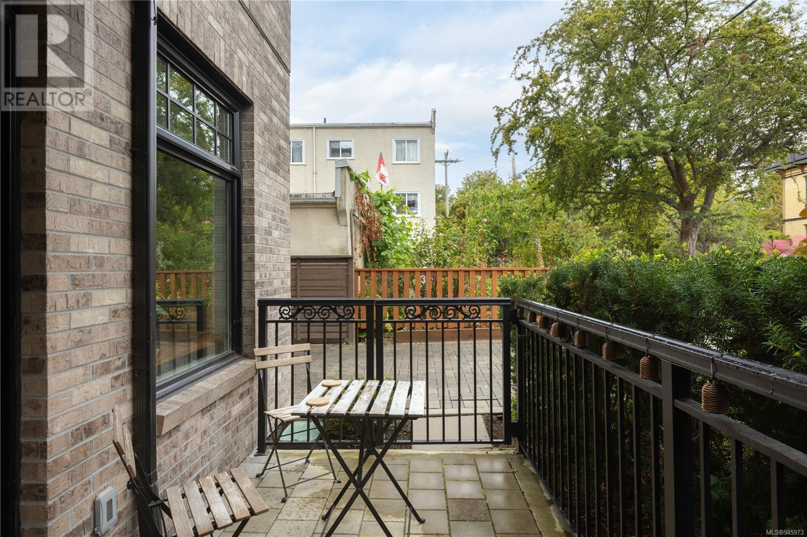 101 1015 Rockland Ave, #101