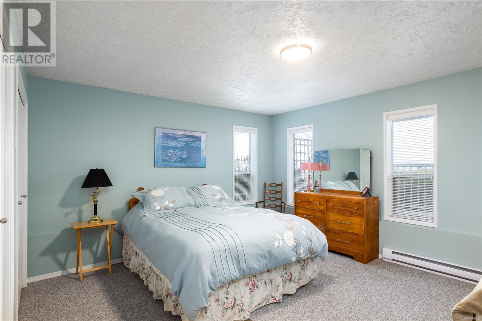 141 Thulin St S