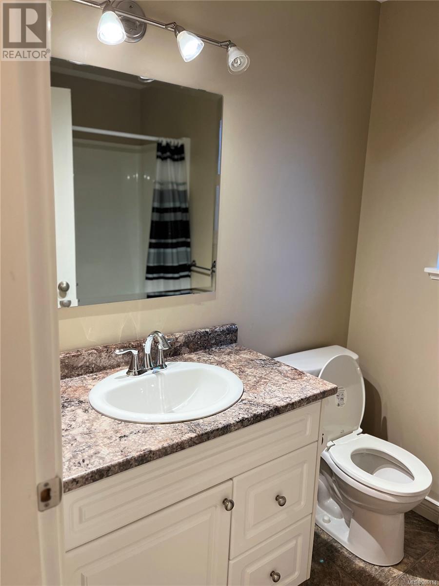B 645 Otter Rd, #B