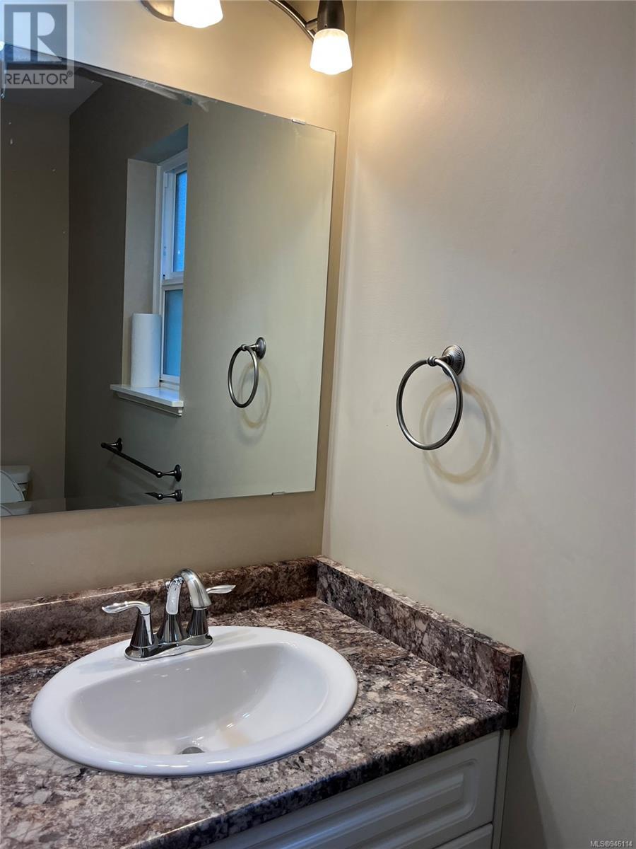 B 645 Otter Rd, #B