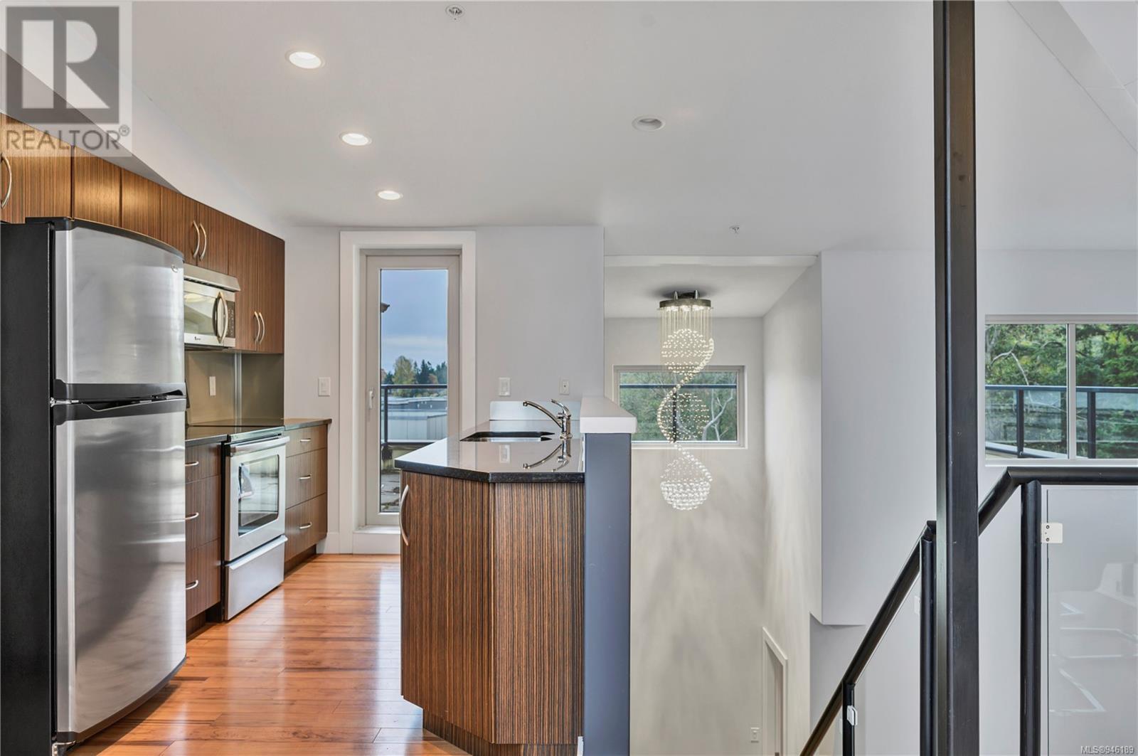 405 1392 Island Hwy S, #405