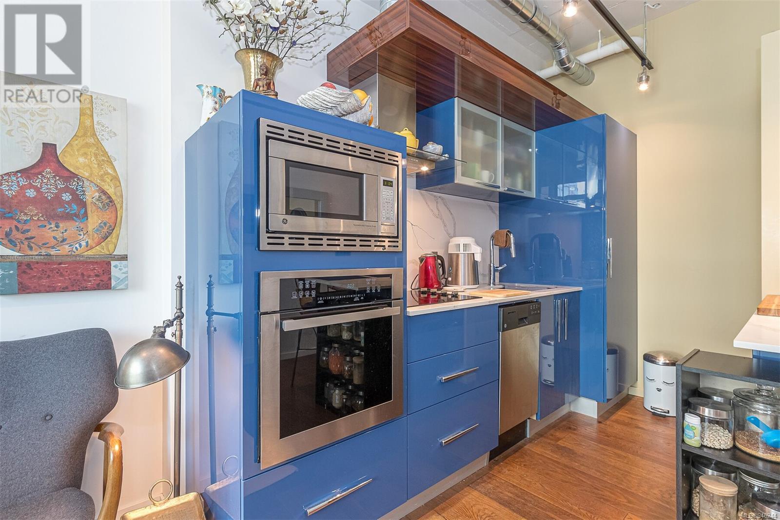 807 1029 View St, #807