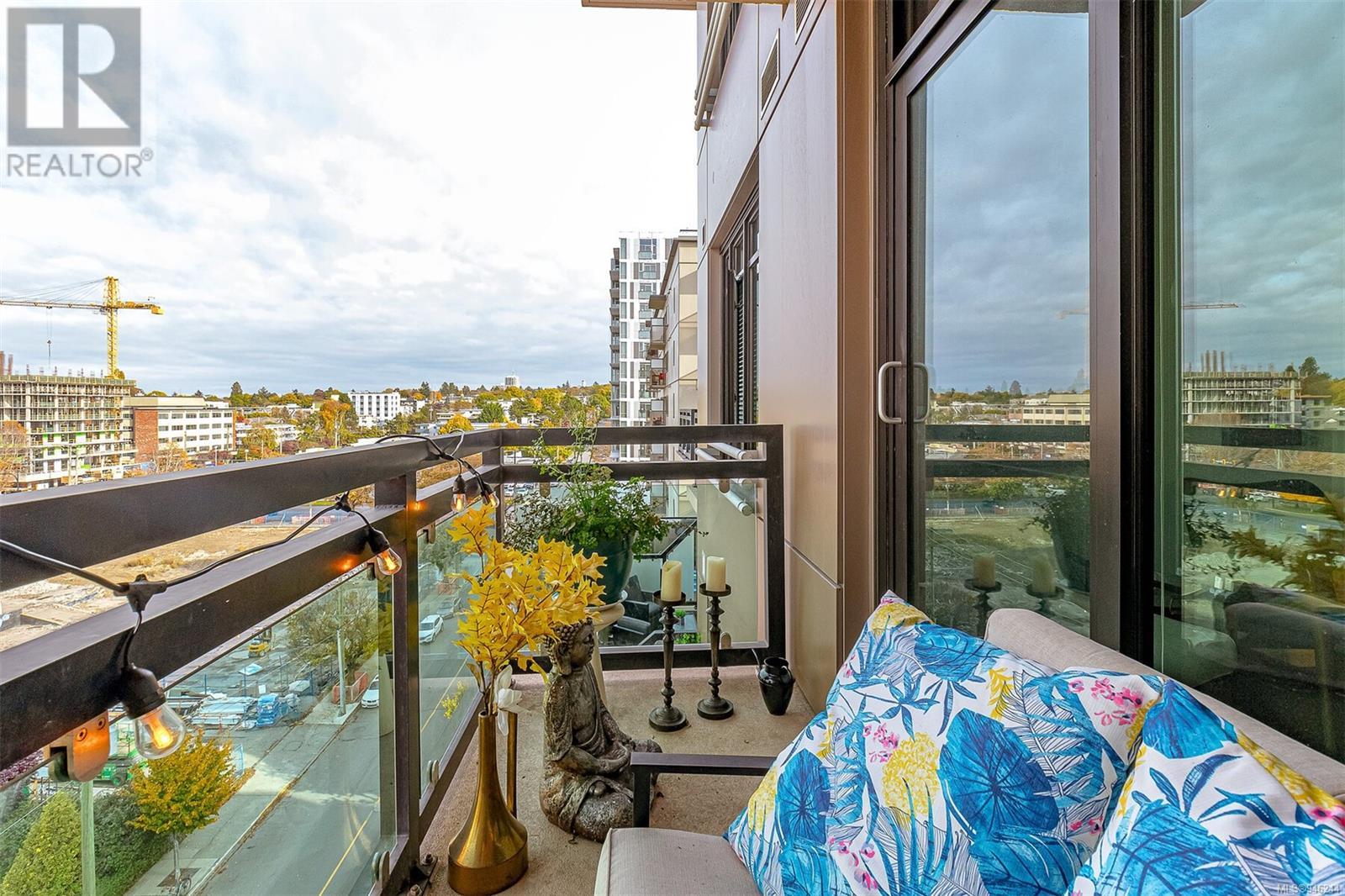 807 1029 View St, #807