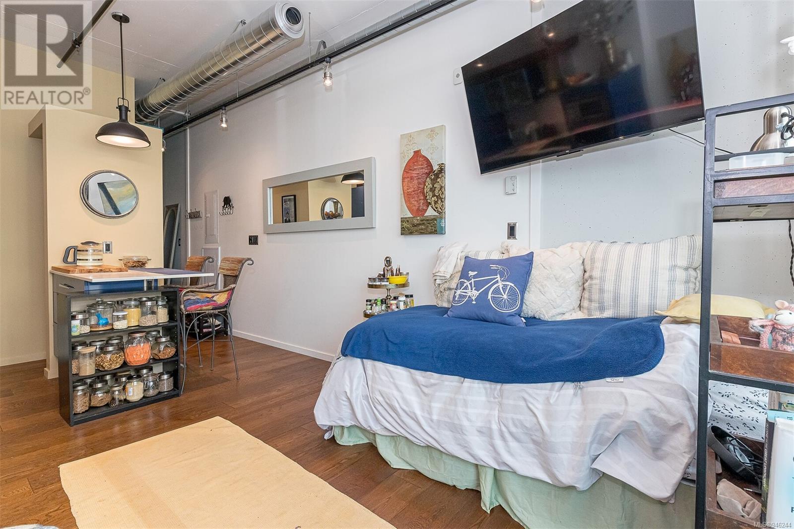 807 1029 View St, #807