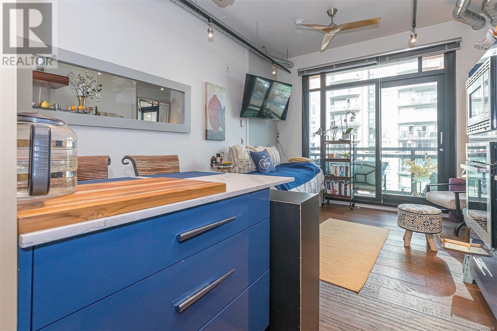 807 1029 View St, #807