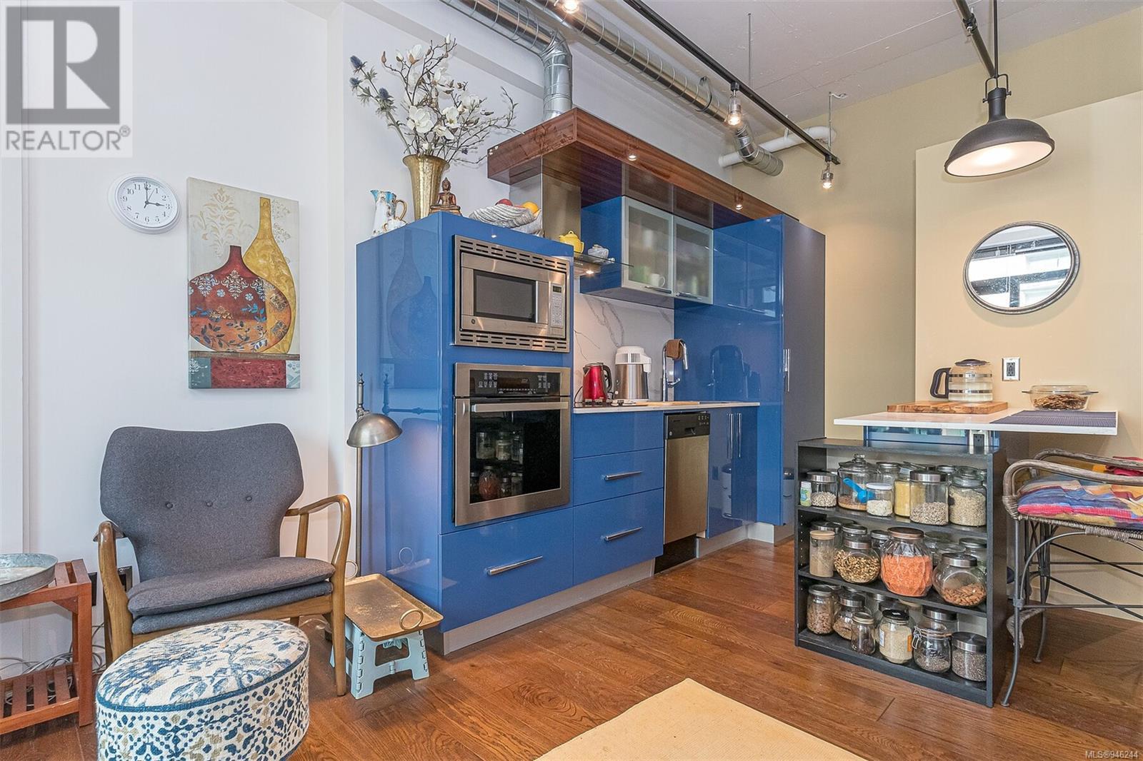 807 1029 View St, #807