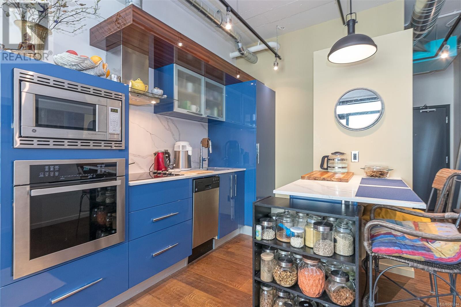 807 1029 View St, #807