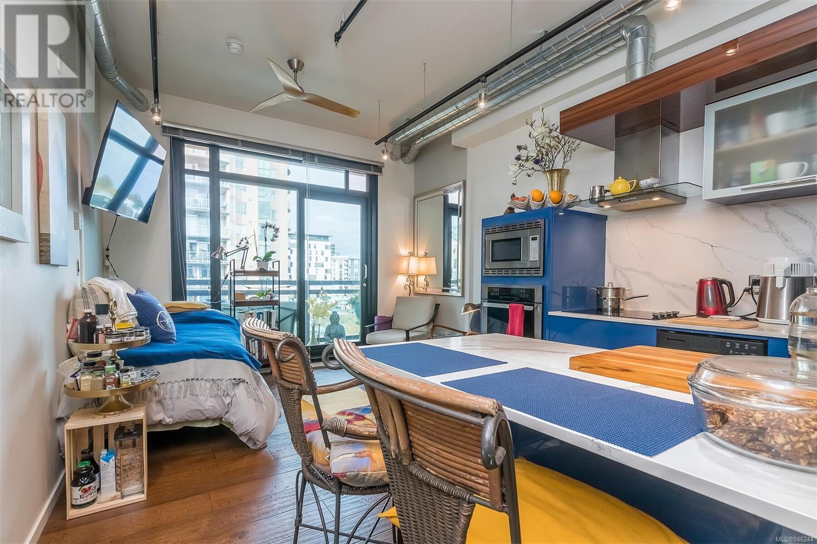807 1029 View St, #807