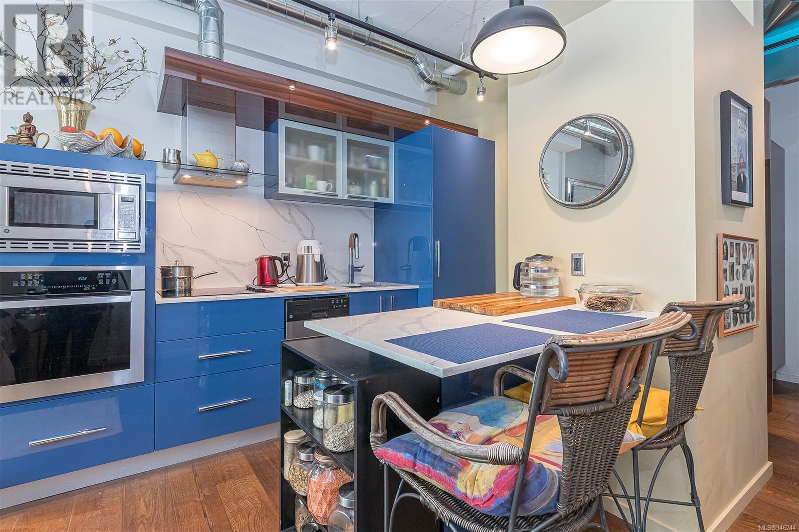 807 1029 View St, #807
