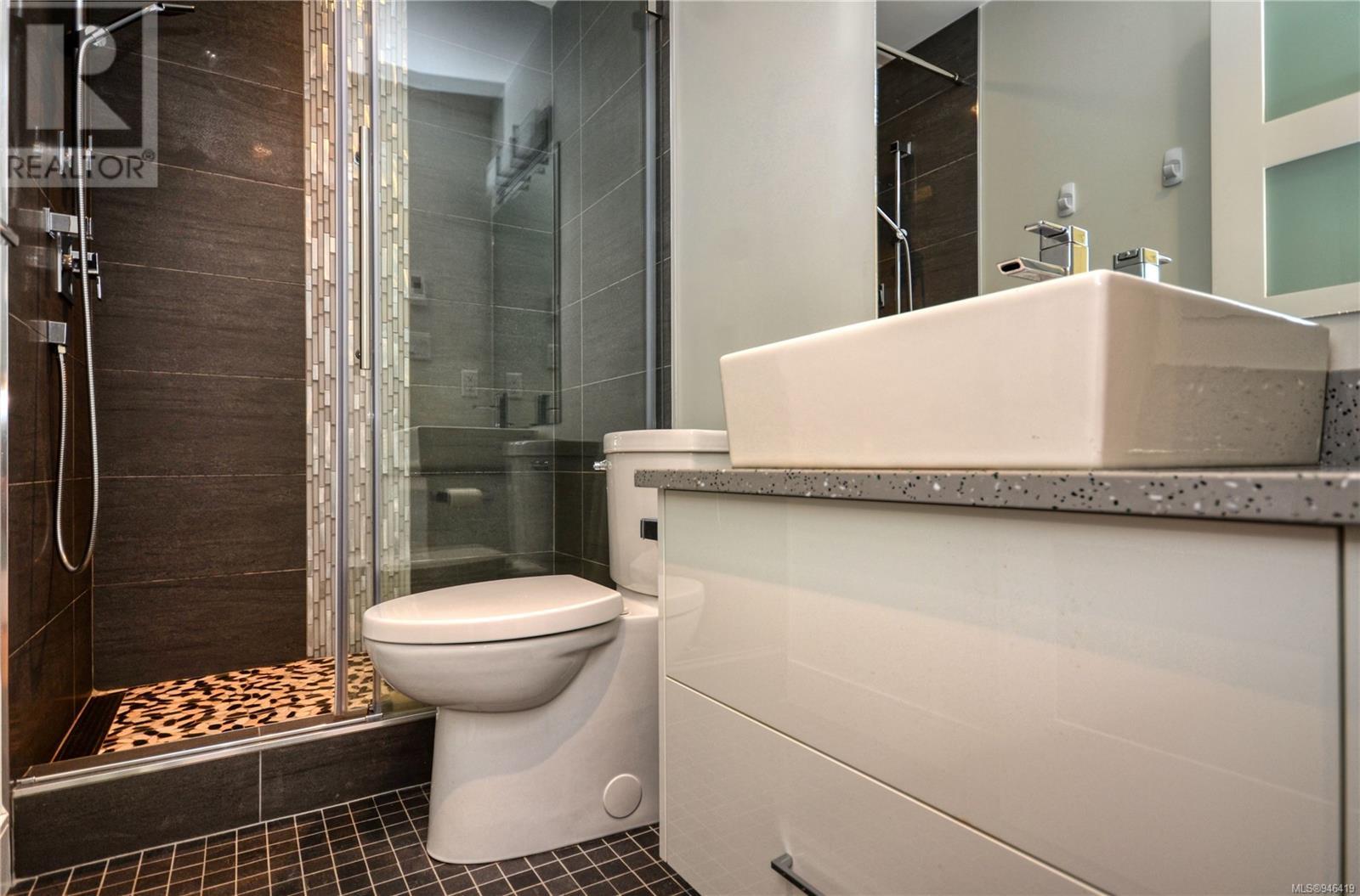 210 1105 Pandora Ave, #210