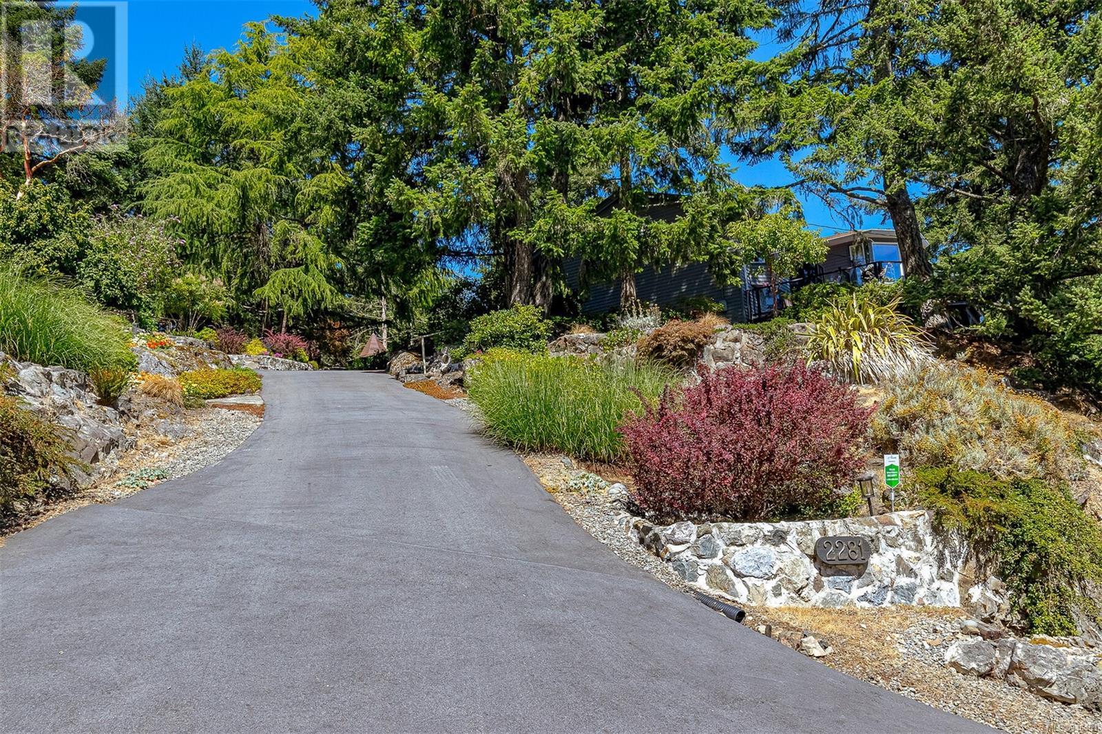 2281 Henlyn Dr