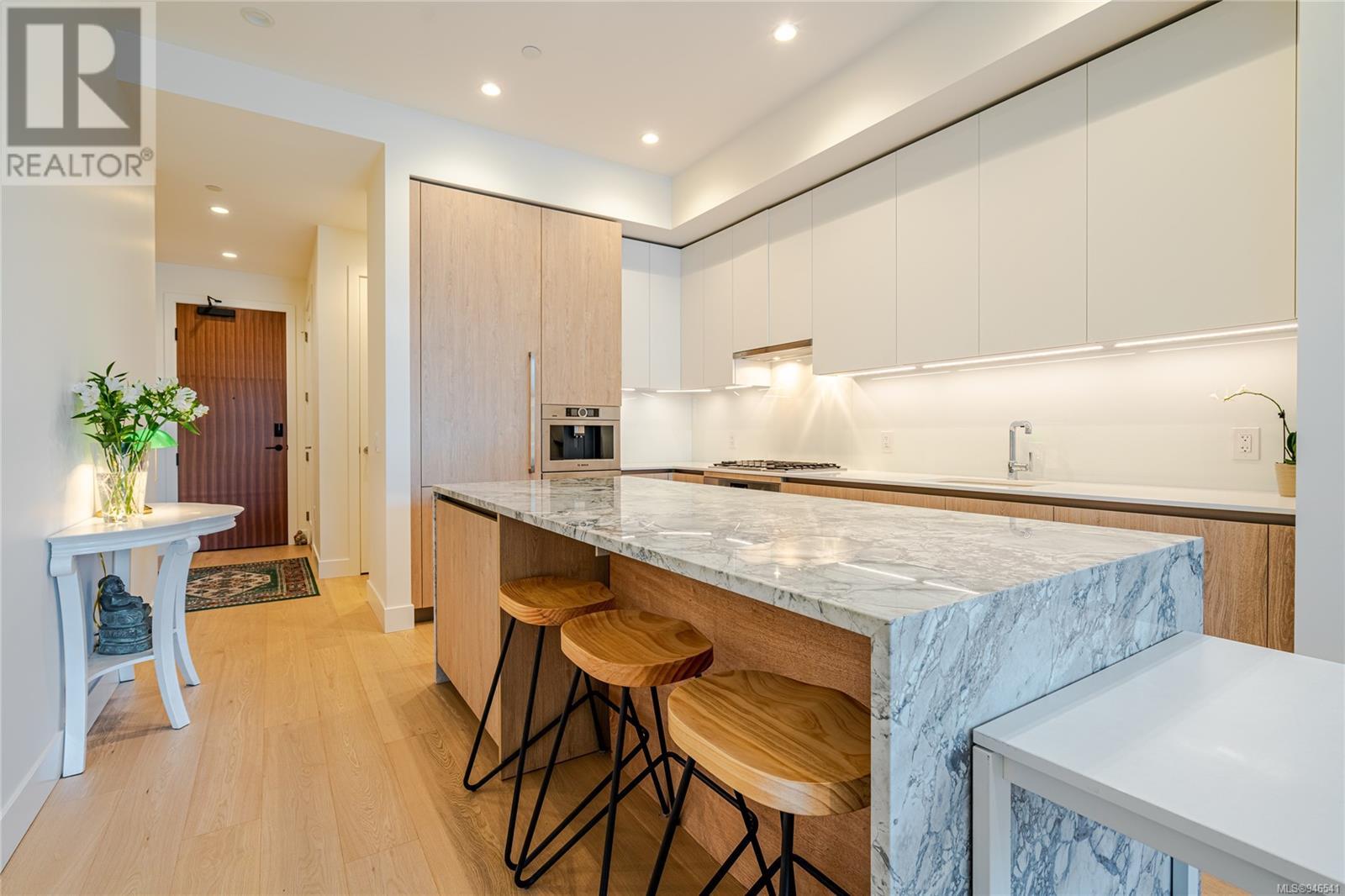 304 888 Government St, #304