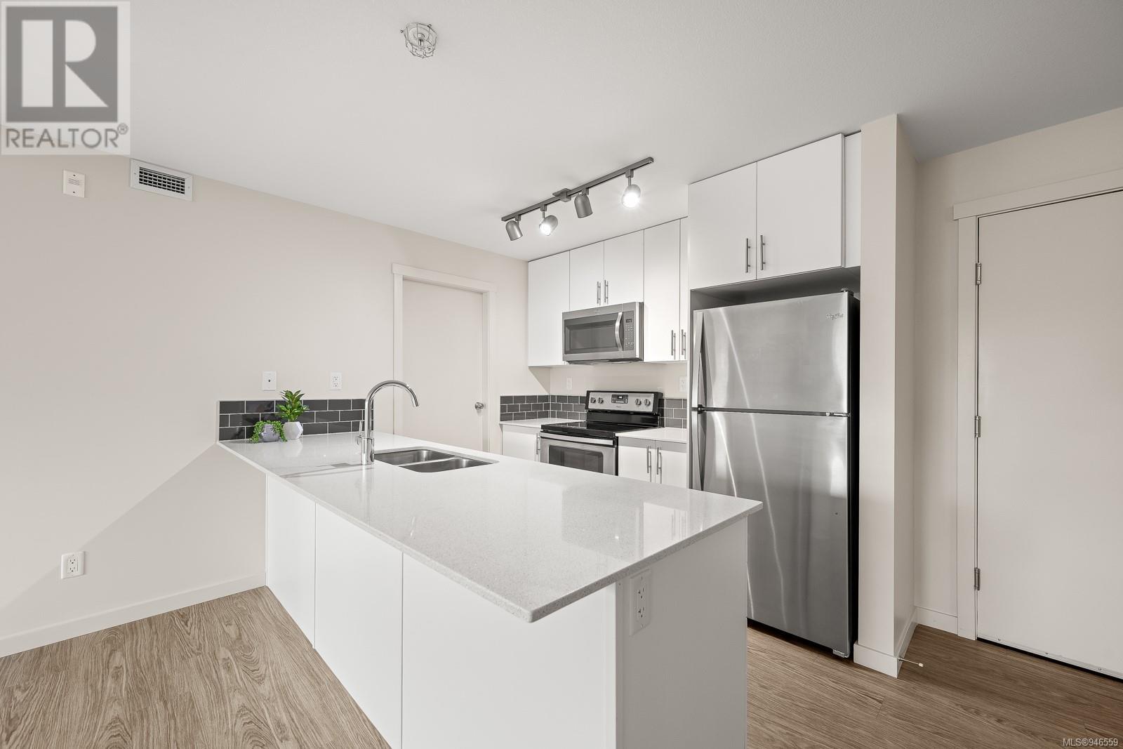 305 1944 Riverside Lane, #305