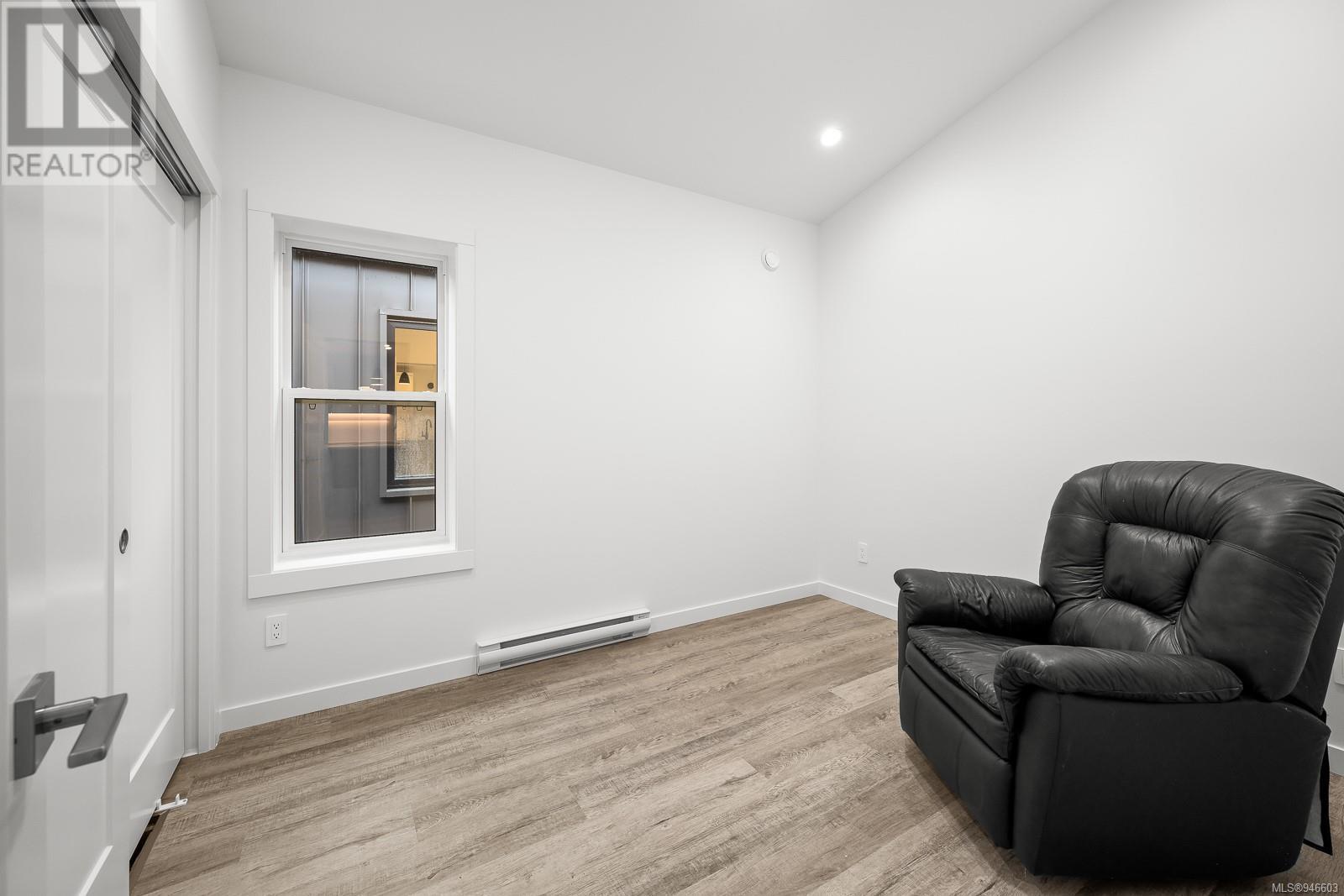7 3025 Royston Rd, #7