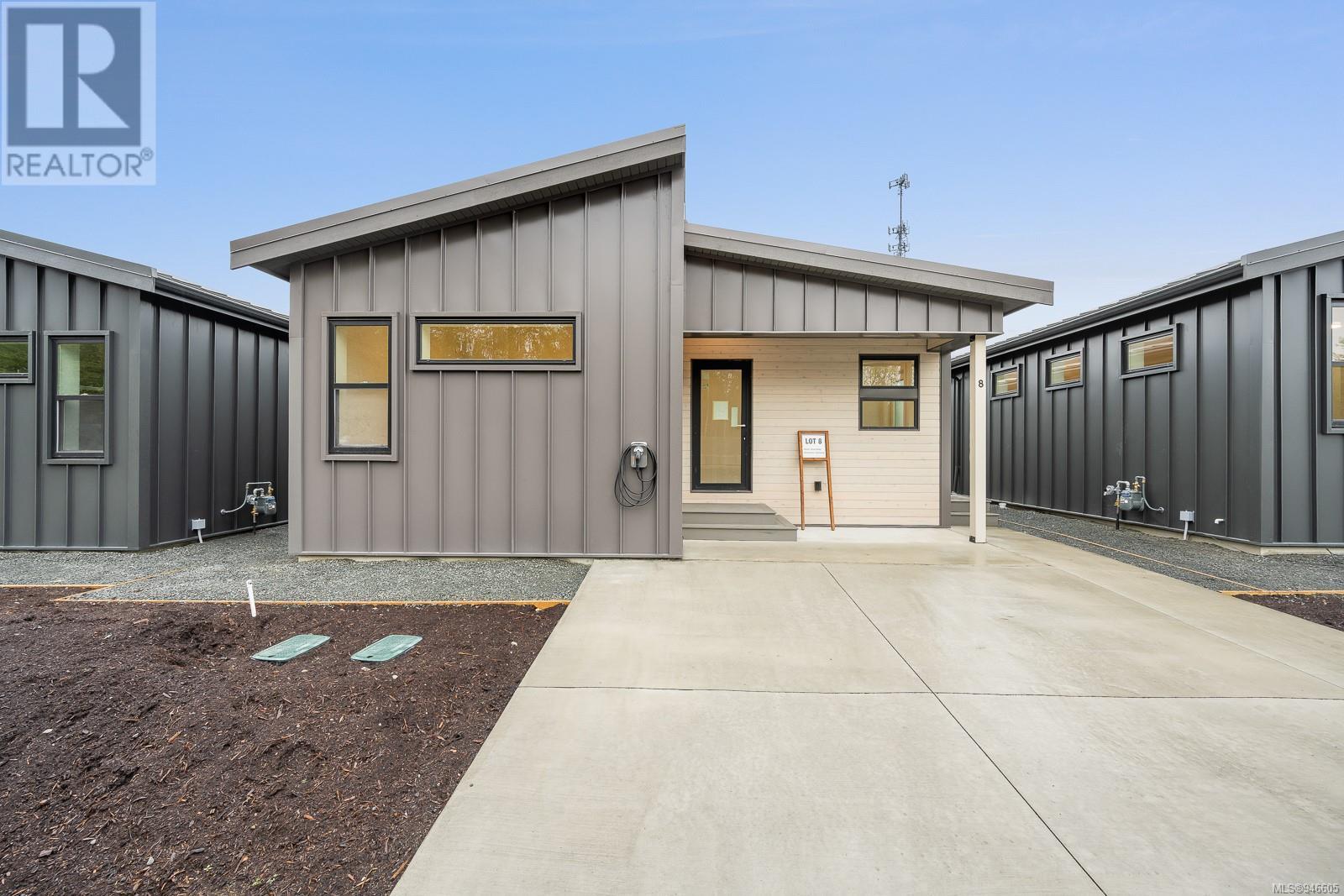 8 3025 Royston Rd, #8