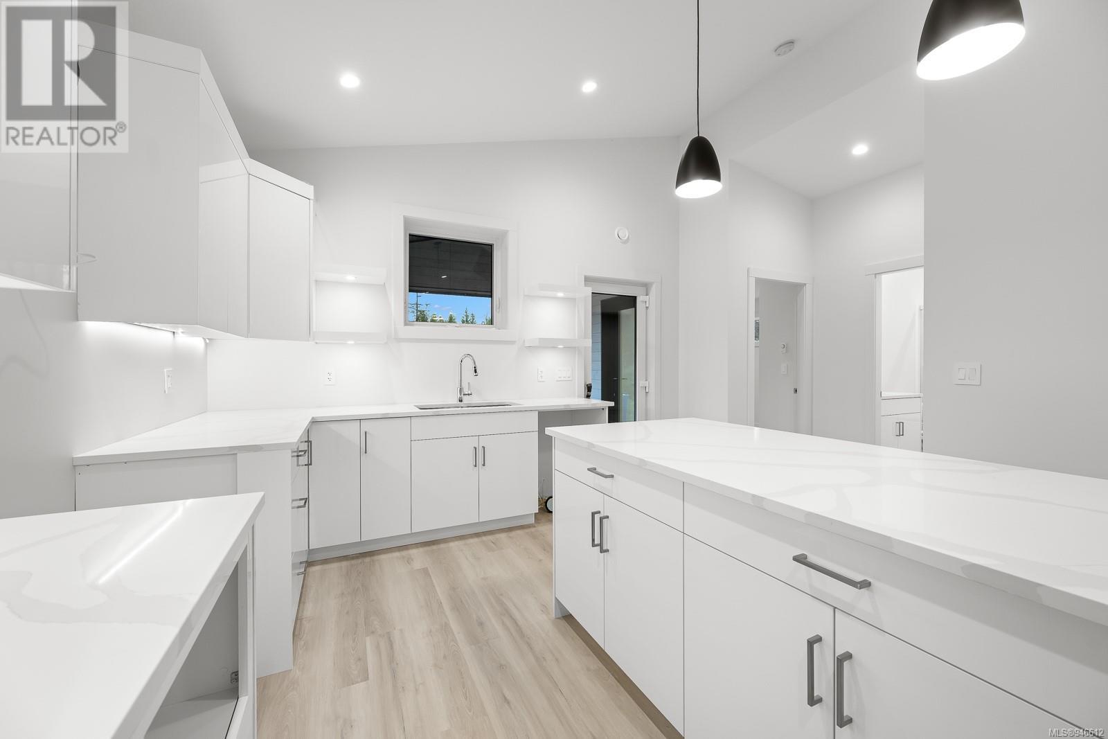 9 3025 Royston Rd, #9