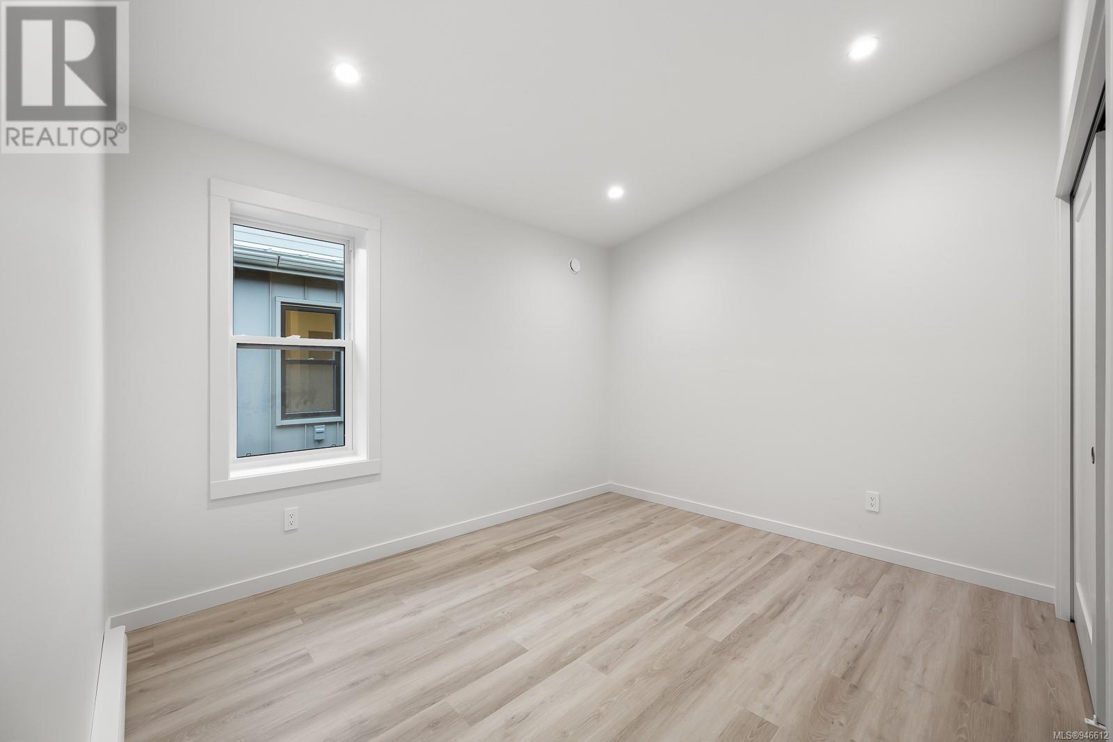 9 3025 Royston Rd, #9