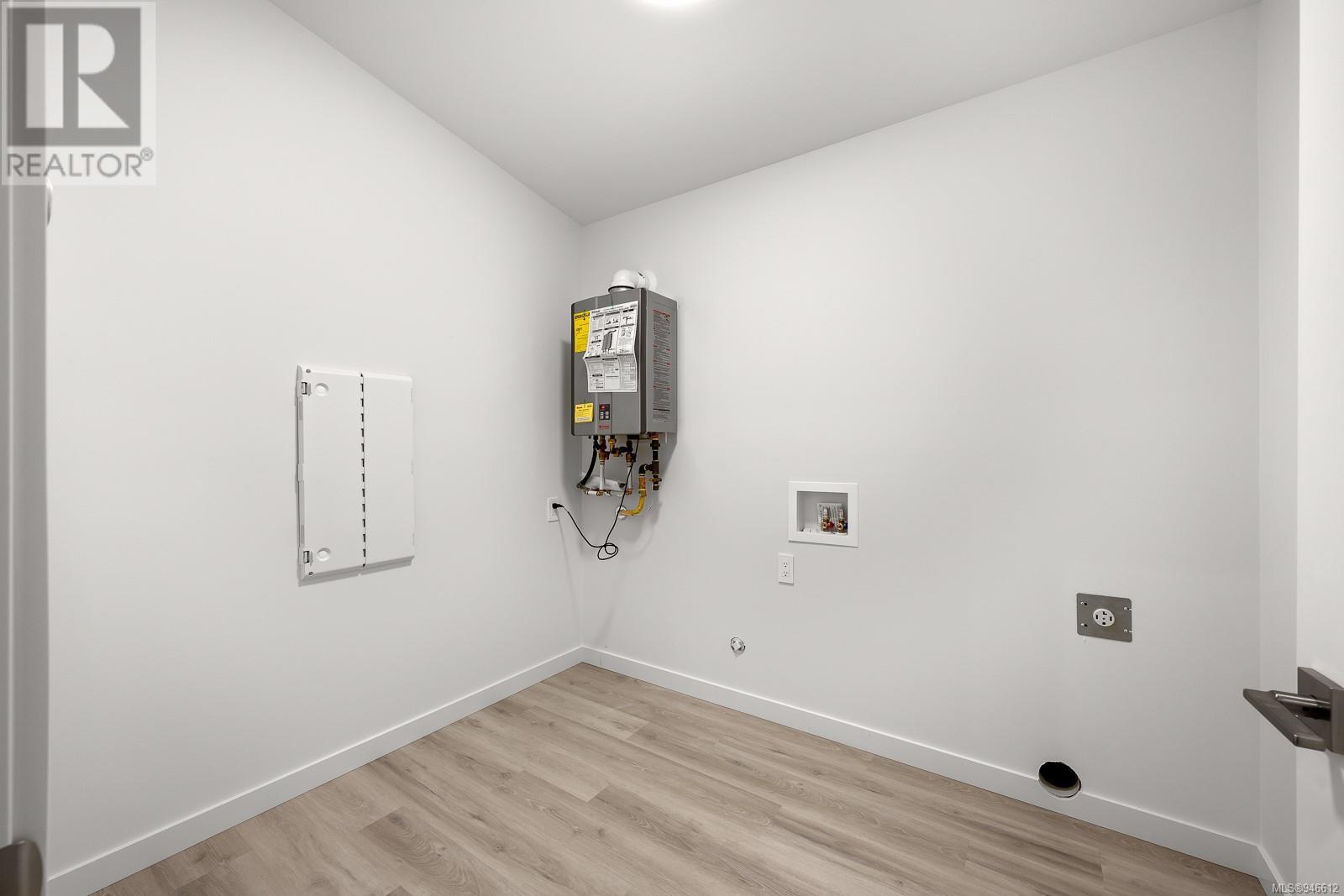 9 3025 Royston Rd, #9