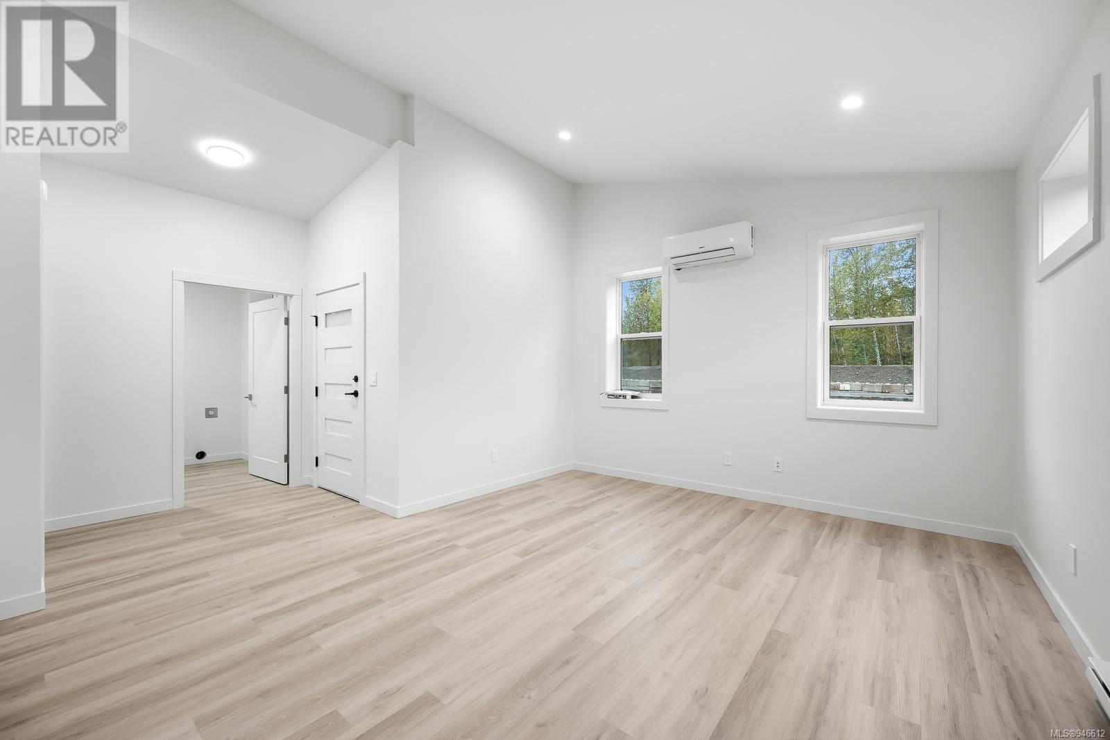 9 3025 Royston Rd, #9