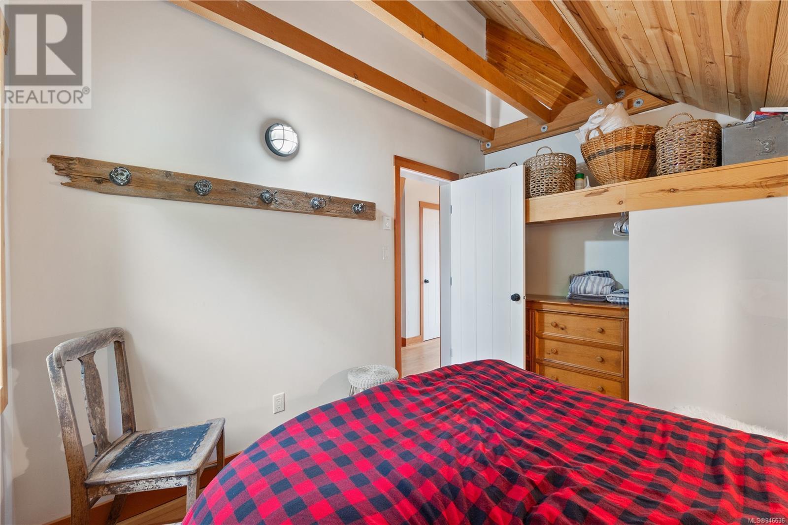 560 Arrowsmith Ridge