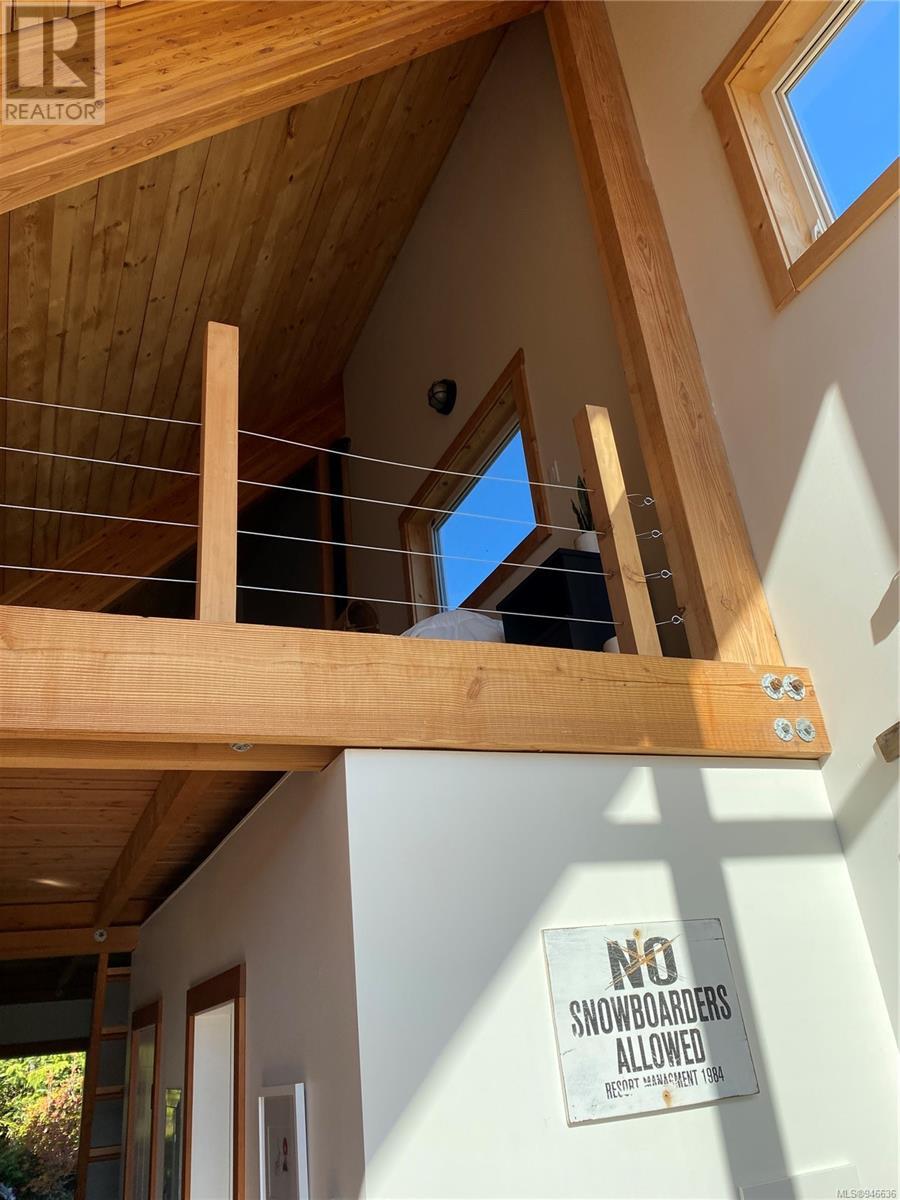 560 Arrowsmith Ridge