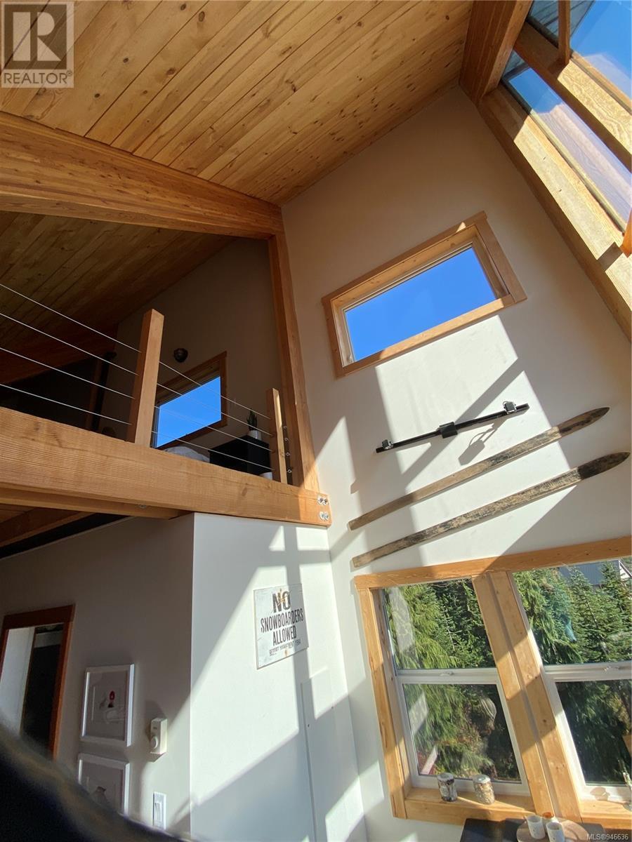 560 Arrowsmith Ridge