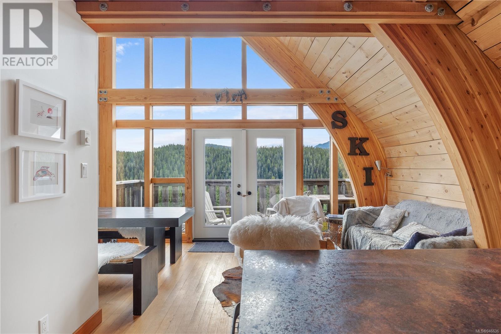 560 Arrowsmith Ridge