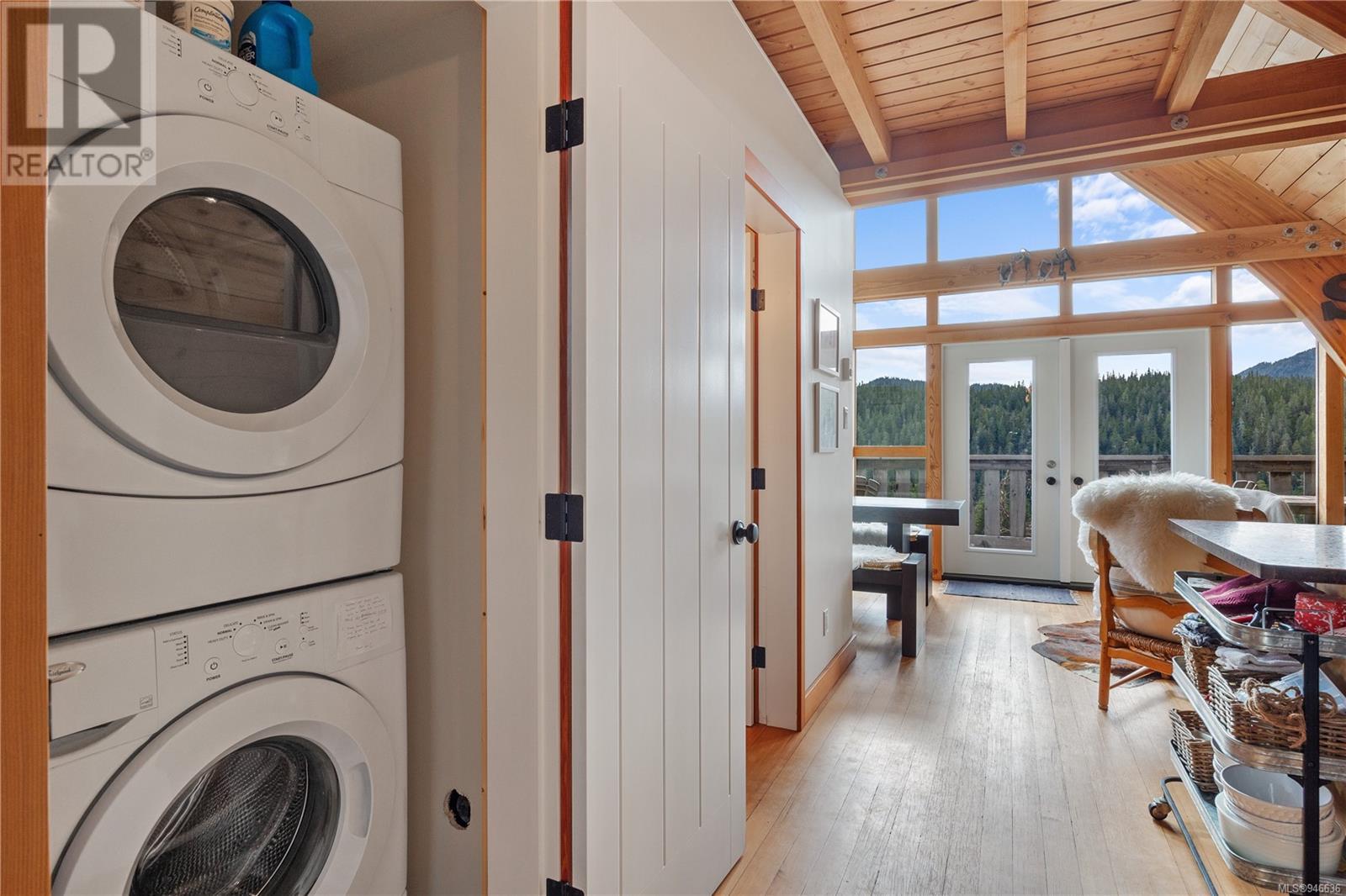 560 Arrowsmith Ridge