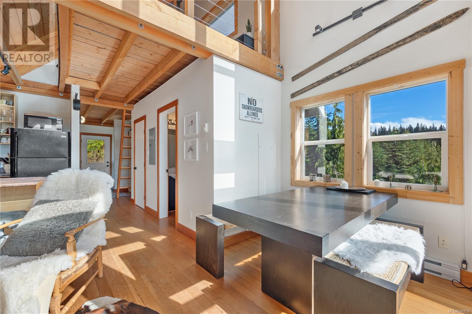 560 Arrowsmith Ridge