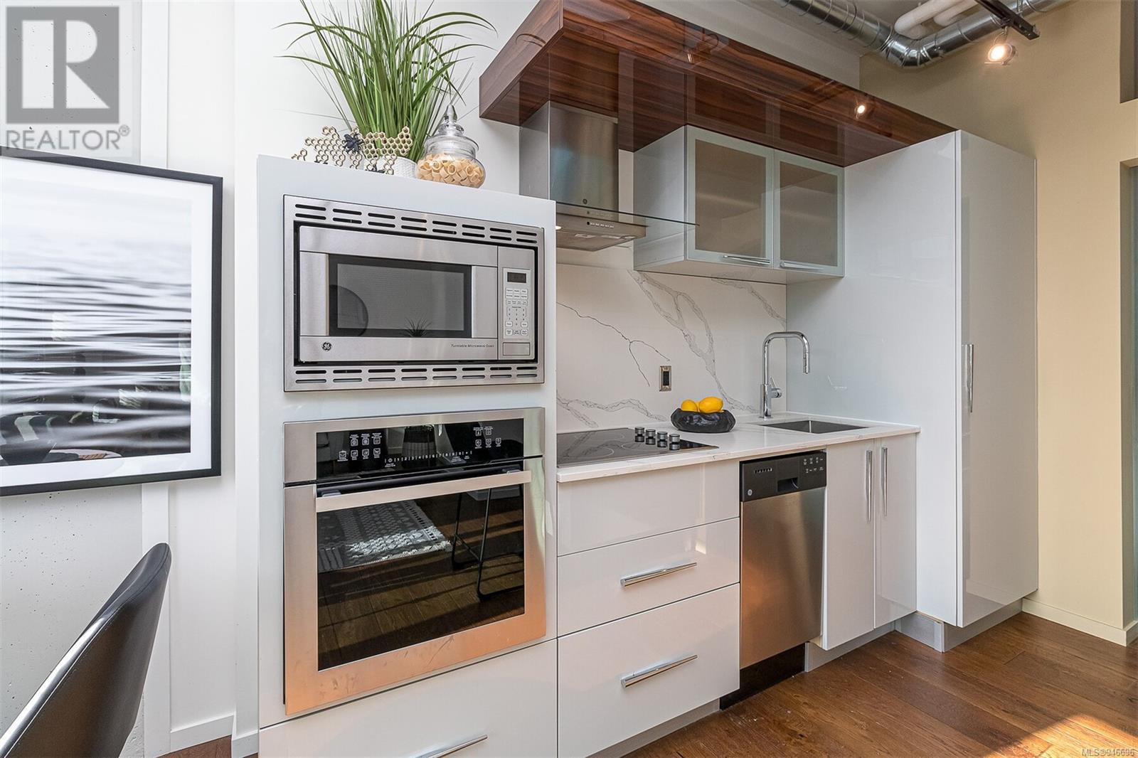 706 1029 View St, #706