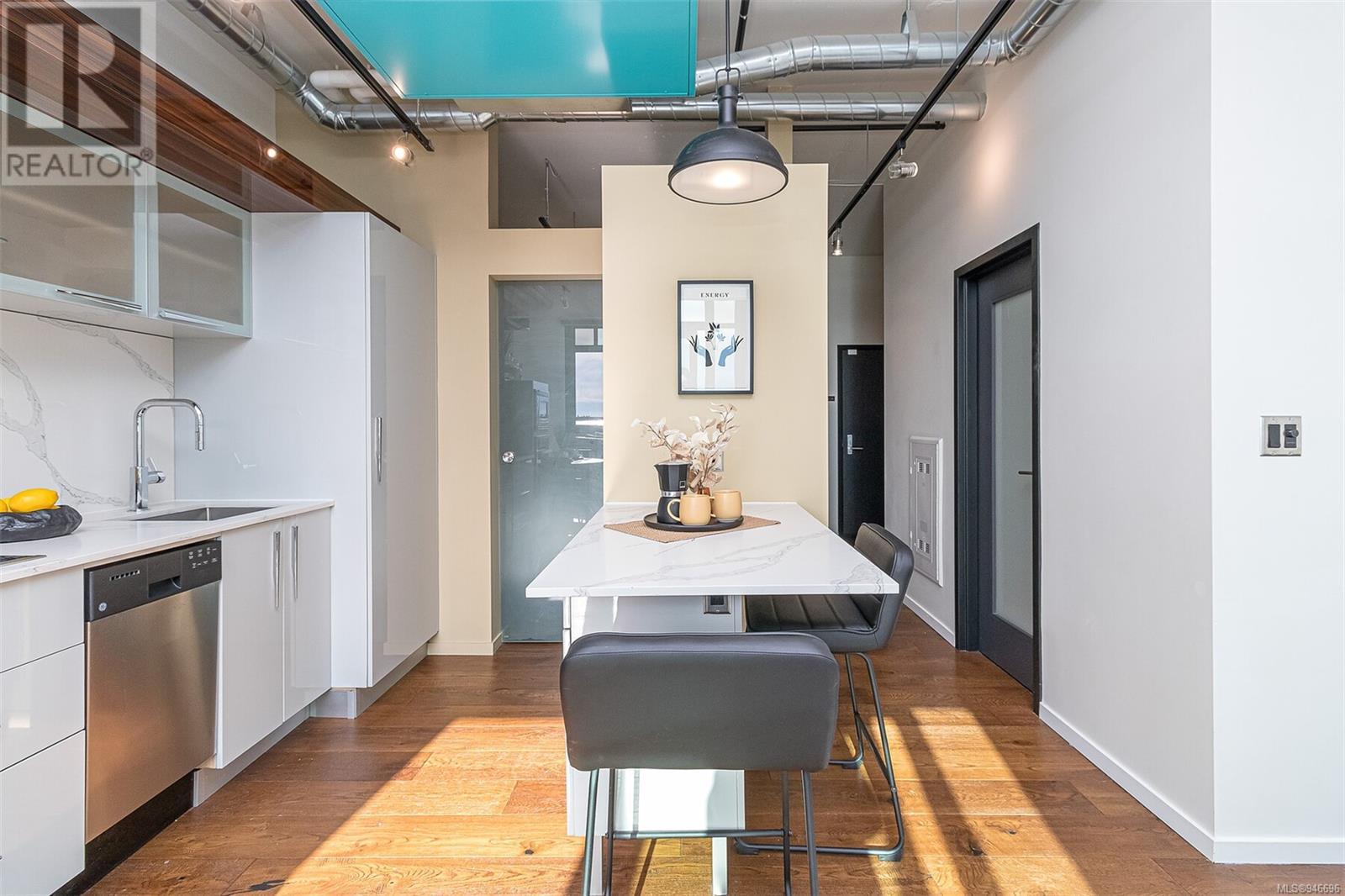 706 1029 View St, #706
