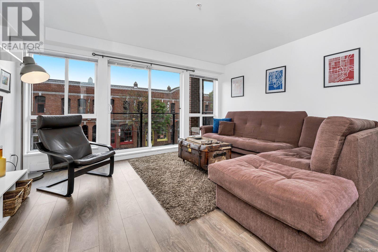 215 528 Pandora Ave, #215
