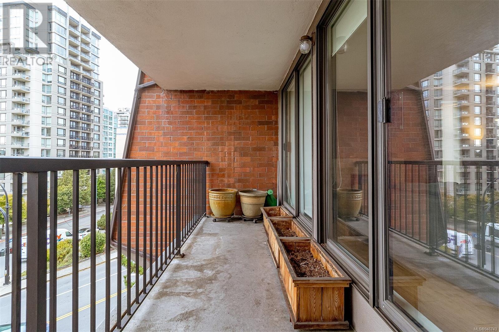 301 777 Blanshard St, #301