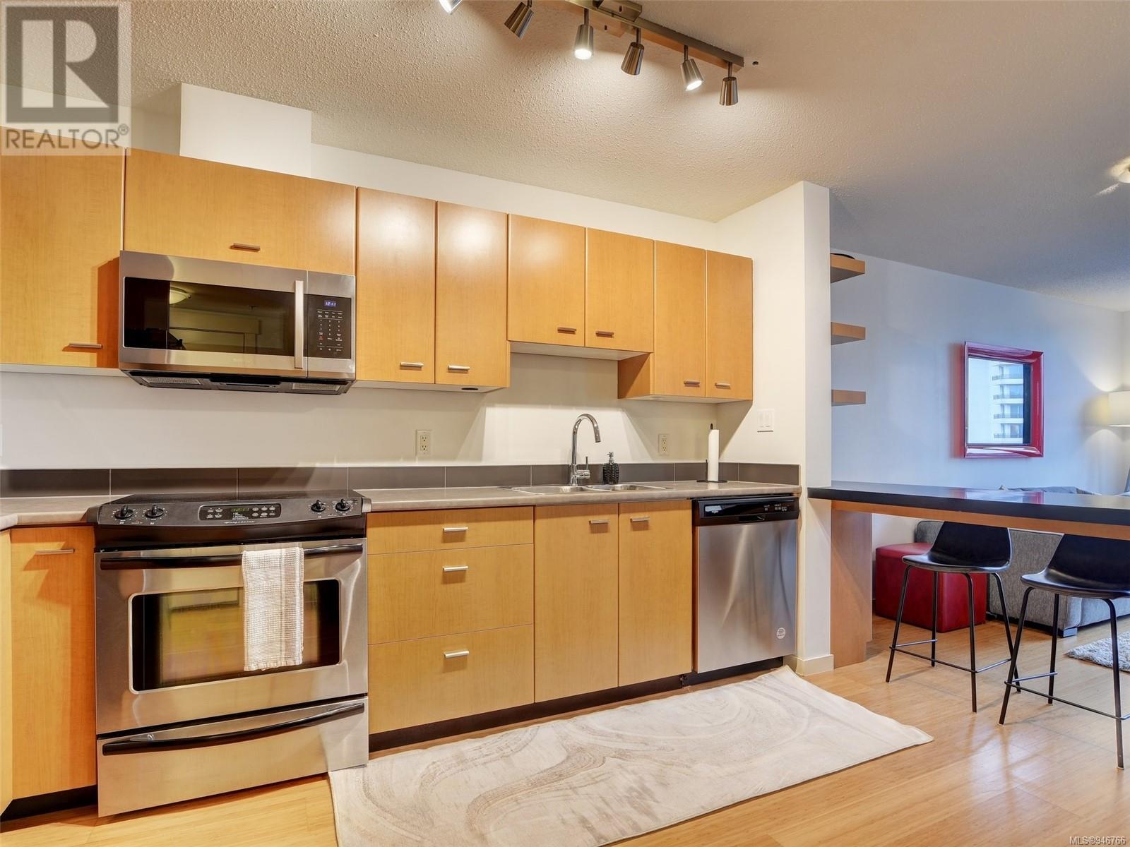 1001 751 Fairfield Rd, #1001