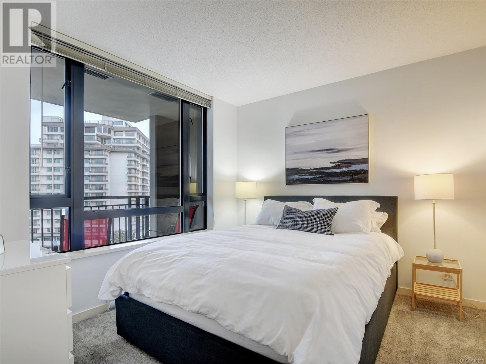 1001 751 Fairfield Rd, #1001